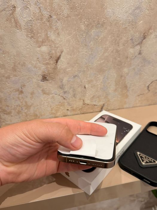 iPhone 16 PRO Desert Titanium