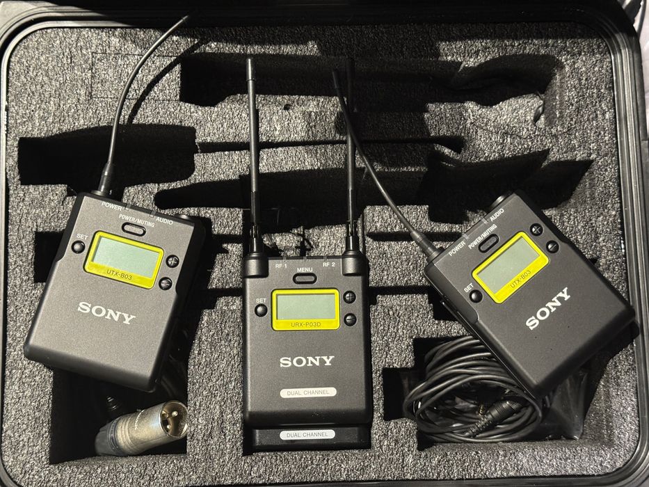 Set2 lavaliera + receptor. Sony URX-P03D - receptor portabil 2 canale + 2 Sony UTX-B03 - transmitator cu microfon lavaliera + hard case.