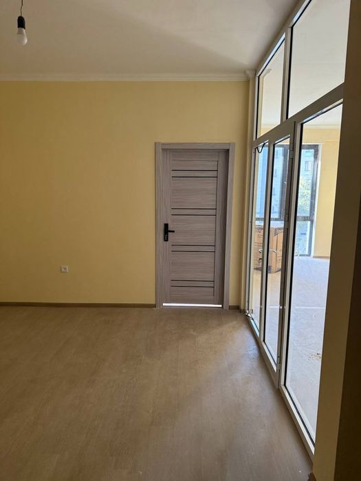 Айрапорт йўлида квартира зўдлик билан Сотилади