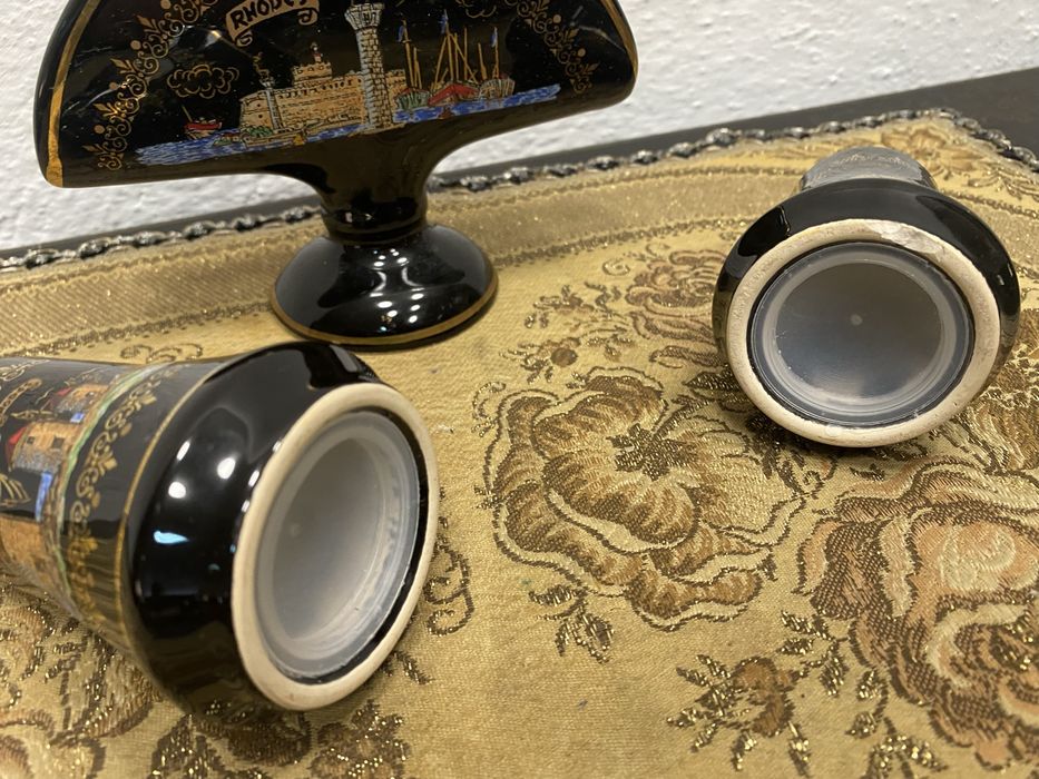 Гръцки салфетник и солници от порцелан