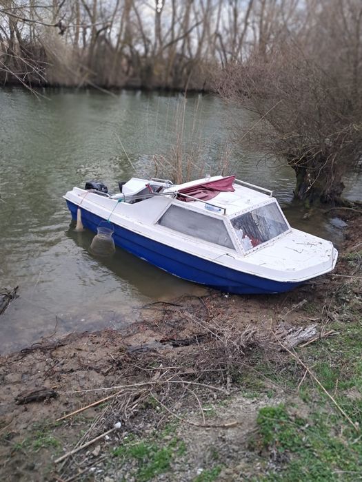 Ansamblu BARCA CABINATA și PERIDOC înmatriculat