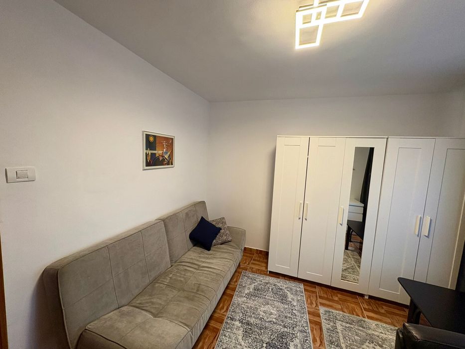 Inchiriez apartament 3 camere mall Vitan