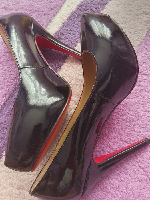 Маркови обувки 39 номер