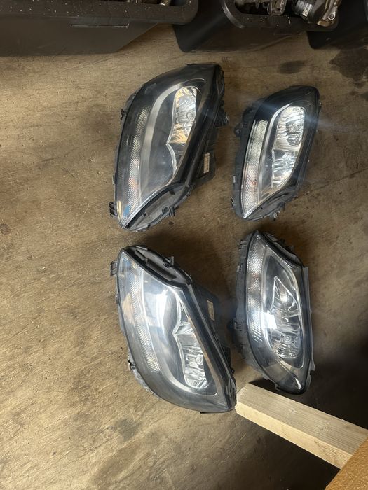 Set faruri - Far stanga dreapta Mercedes C class - w205 halogen - complet