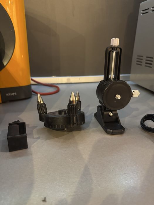 Продавам лазерен нивелир със зелен лазер