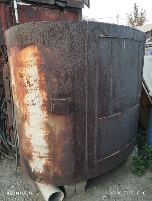 Бак для воды, бассейн.