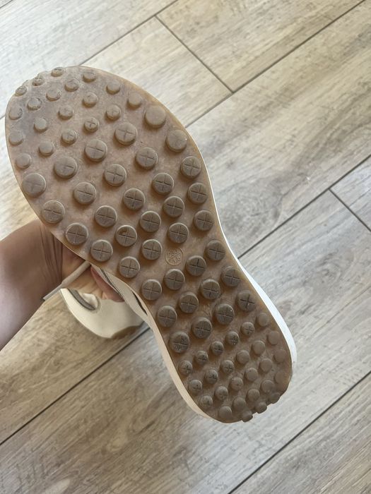 Кроссовки женские