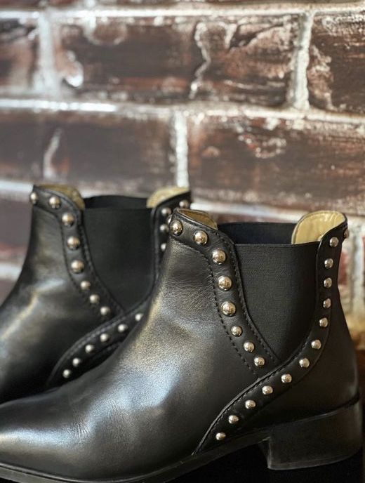 Кожени боти с капси Zara