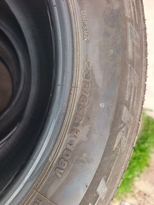 Гуми Bridgestone 235 65 17 стар дот