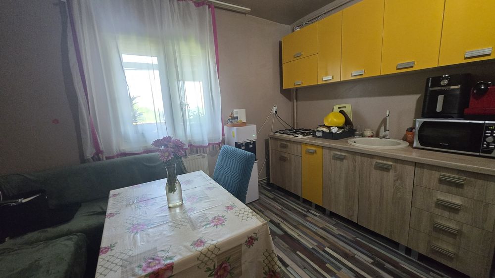 Vand apartament 3 camere
