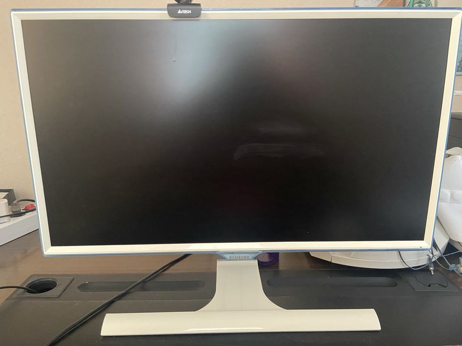 Монитор Samsung S27E391H белый