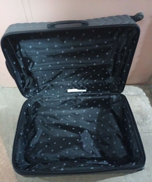 Valiză foarte mare în stare foarte bună!nă.