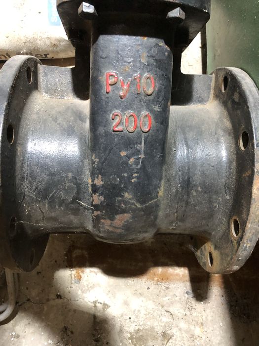 Задвижка чугуная 200 диаметр