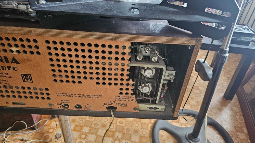 Советский радиоприемник ESTONIA