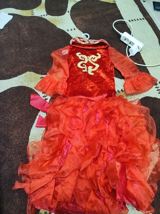 Продам платье с кажекей 3-5 лет