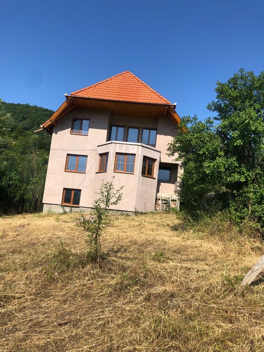 Casa de vanzare in zona de munte