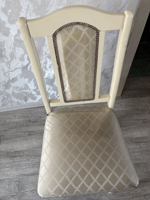 Продам 6 стульев