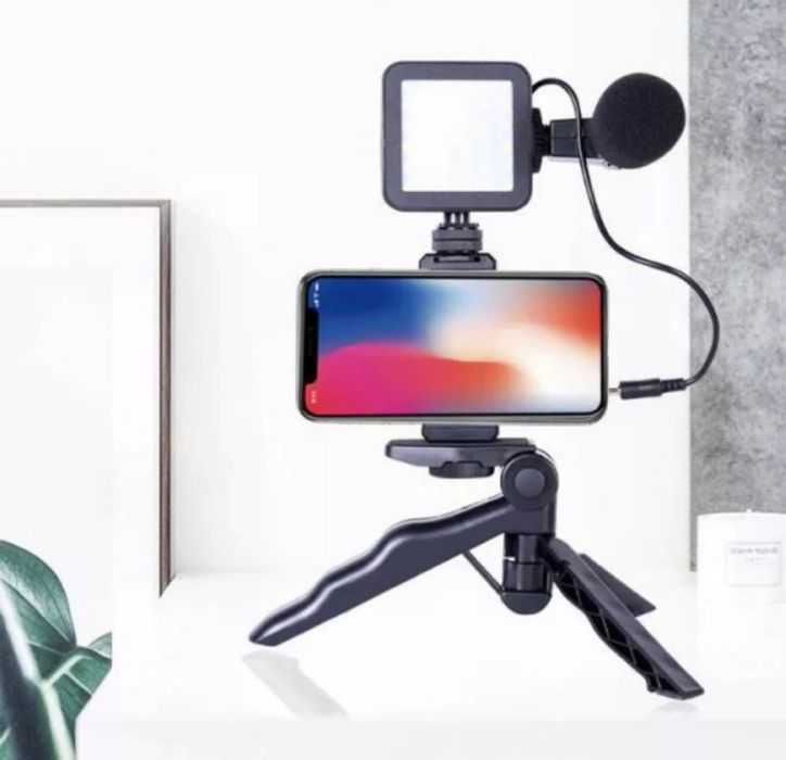 Kit set pentru vloguri cu microfon lampa led trepied si suport telefon