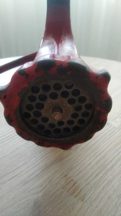 Желязна машинка за мелене на месо