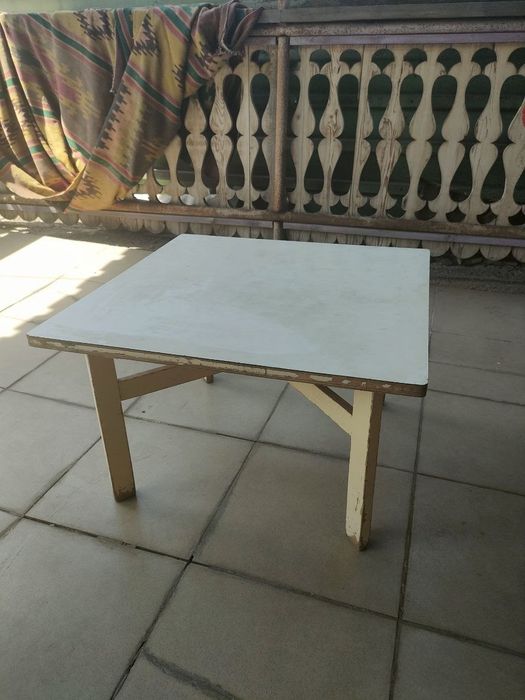 Продам стол маленький детский, игровой