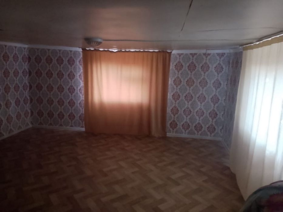Жер сатылады уйi бар