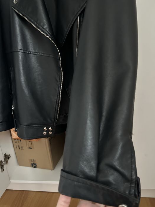Куртка кожаный черный продам за 2000тг