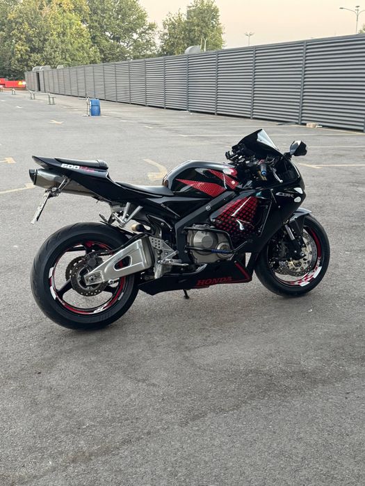 Honda Cbr600rr sotiladi