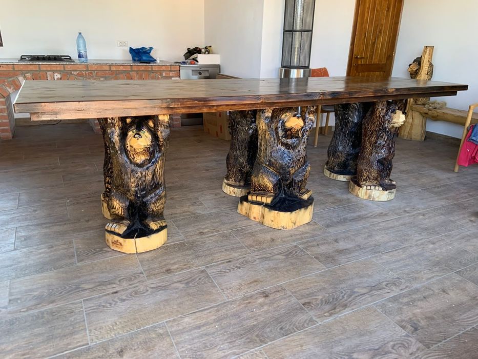 Confectionam o gama larga de sculpturi din lemn