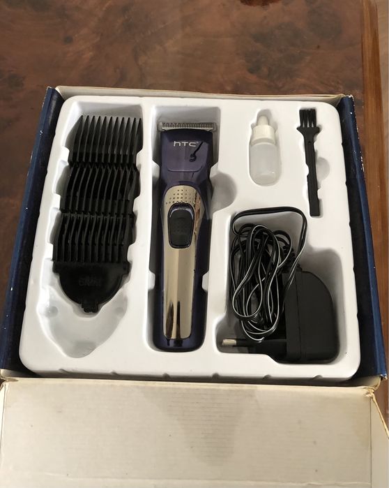 Машинка для стрижки волос.