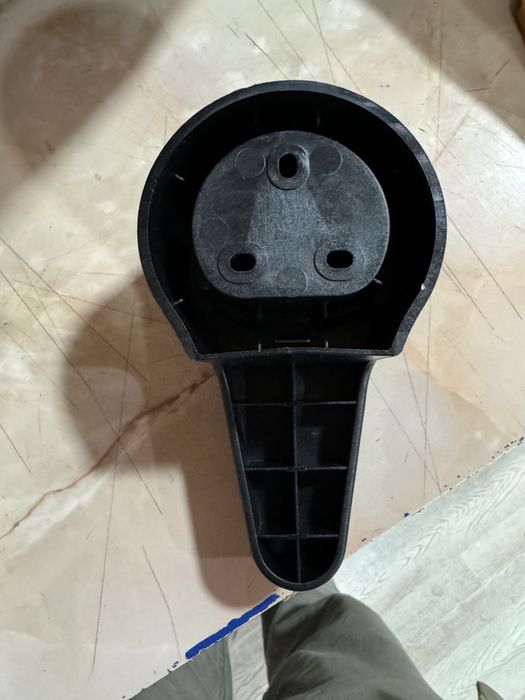 Криплений для заряной устоста элетромобиля