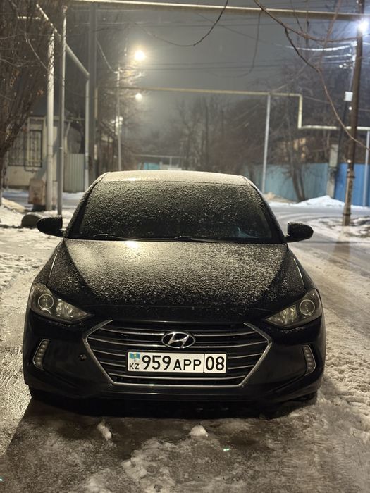 Hyundai Elantra 2017.