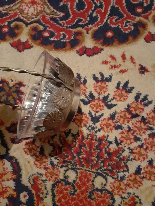 Продавам руска стъклена кошничка - тип бонбониера