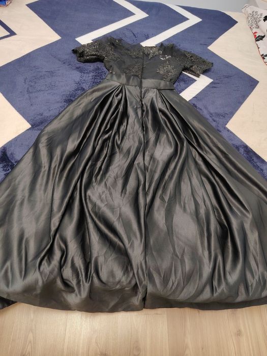 Rochie de seara și sandale