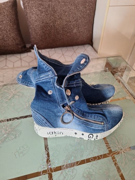 Продавам кецове и обувки