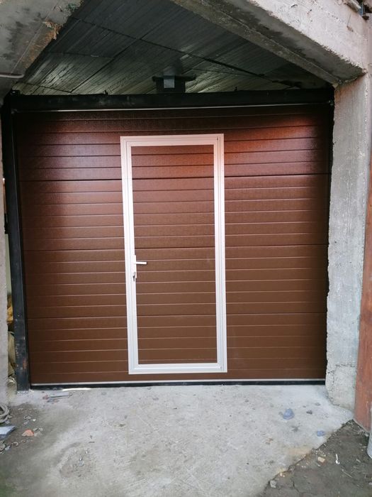 Uși de garaj rezidențiale și industriale