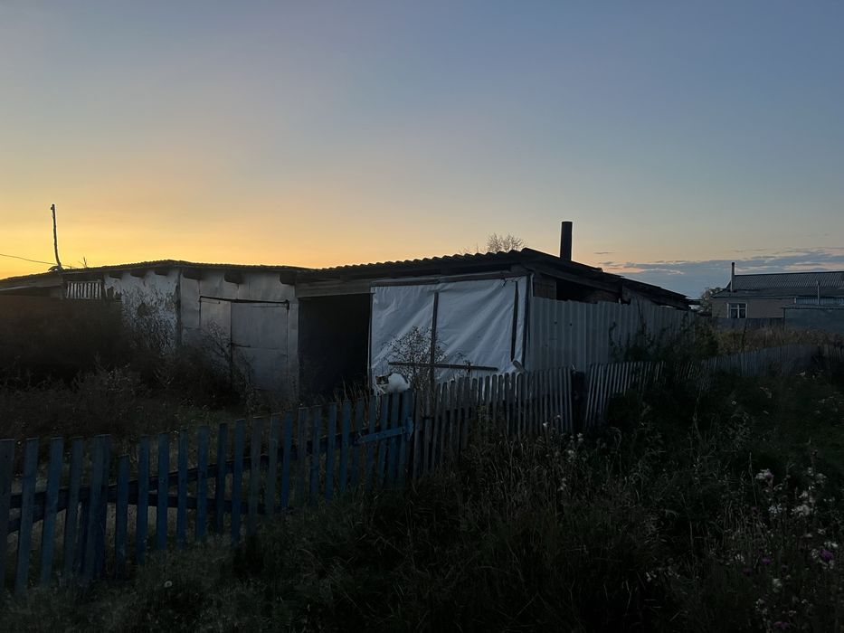 Шпальный дом на слом с хоз постройками