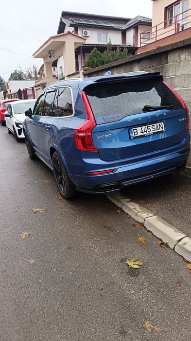 Volvo XC90 plugging hybrid