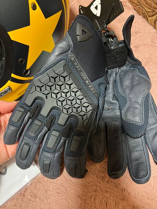 Cască moto HJC + mănuși moto Rev’it Caliber (noi, nefolosite)