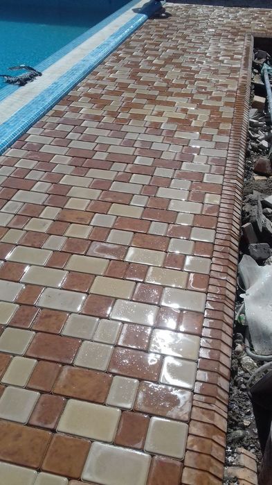 Kafel, burschatka, travertin, sokl toshlar ustasi va materillari bor