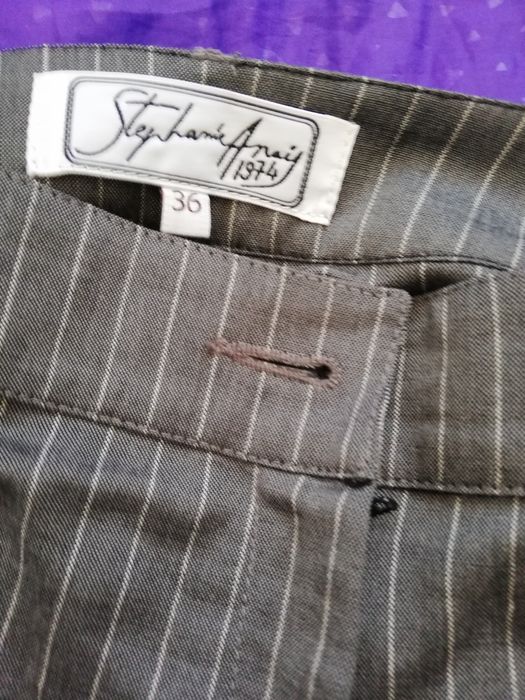 Pantaloni marimea 36 cu etichetă