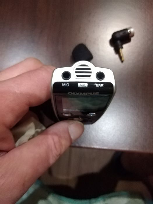 Продавам 2бр диктофони  OLIMPUS нови
