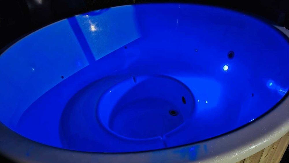 Ciubăr 5-6 pers. cu capac termoizolant | LED + masaj + sobă inox