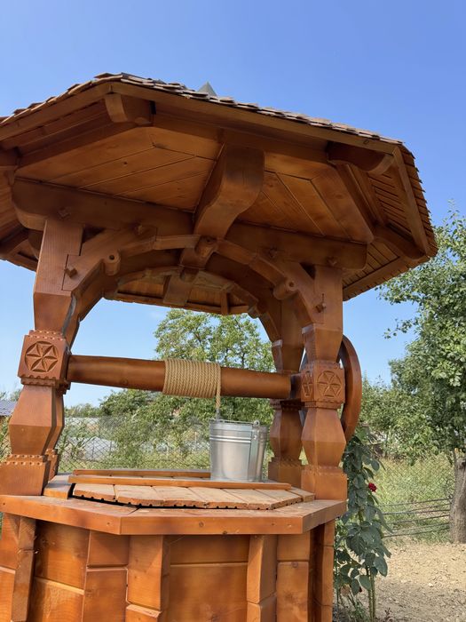 De vânzare Fântână din lemn, lucrată în Maramureș