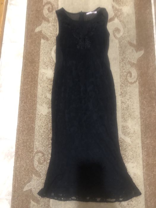 Черна дантелена рокля