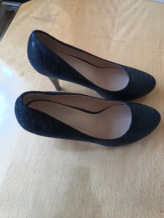 Дамски обувки чисто нови