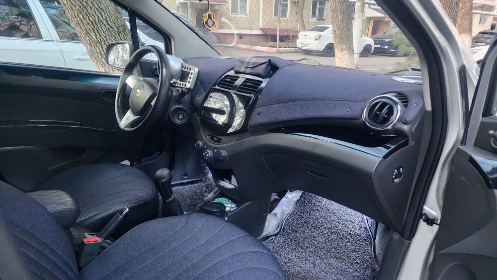 Продаю машину spark объёмом двигателя 1.25