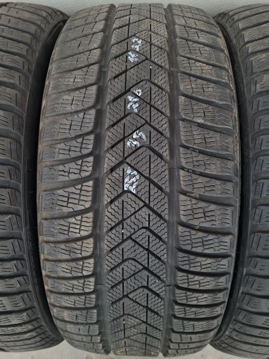 Зимни гуми 4 броя PIRELLI SottoZero3 255 35 R21 дот 1122