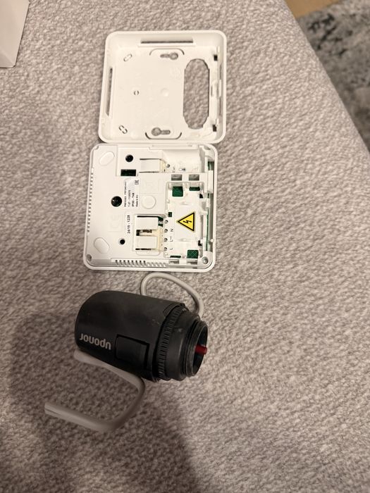 Termostat Uponor Base T-27, cu fir