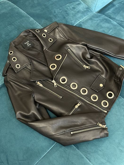 Стилно черно кожено яке с капси ZARA