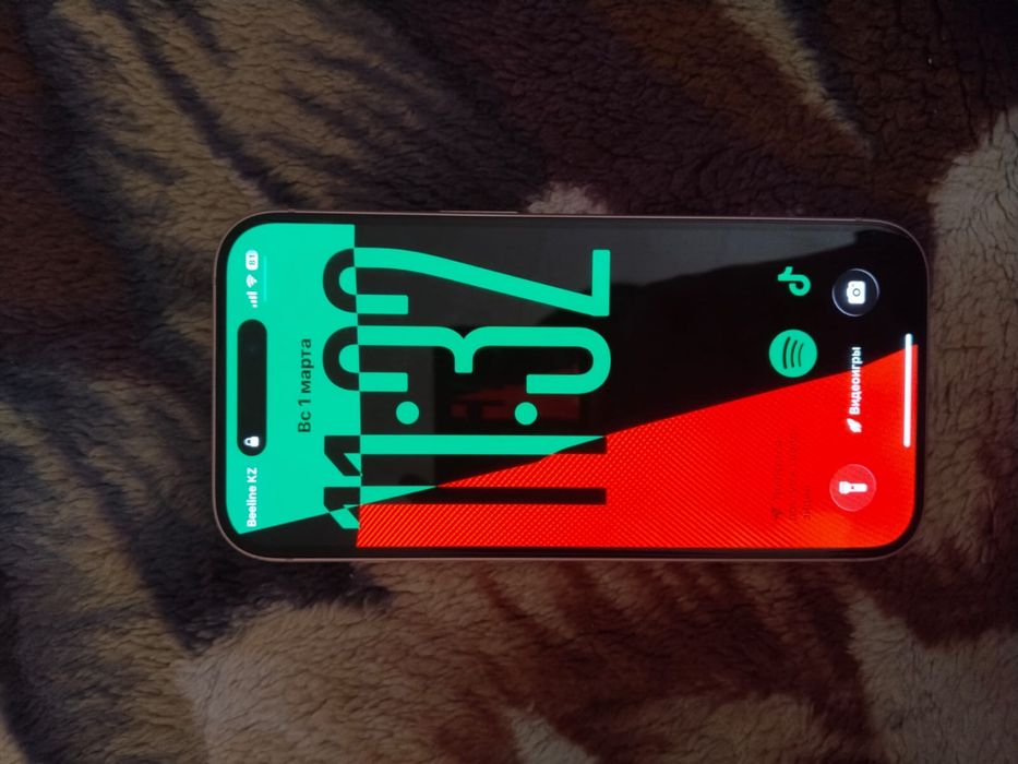 iPhone 15 розовый идеальный